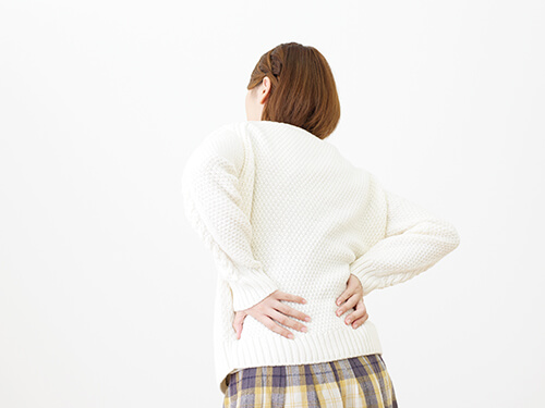 冷え と 腰痛 の関係は 寒い季節に気をつけたい腰痛 の原因と対策 カラダの痛み 悩み解決ノート Mediaid公式オンラインショップ メディエイドオンライン