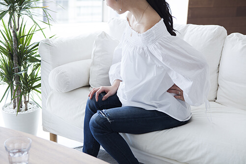 腰痛の原因はストレス 慢性的に続く腰痛の対処法 カラダの痛み 悩み解決ノート Mediaid公式オンラインショップ メディエイドオンライン