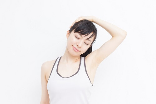 首ストレッチで首こりを軽減しよう すぐにできる簡単ストレッチ方法 をご紹介 カラダの痛み 悩み解決ノート Mediaid公式オンラインショップ メディエイドオンライン 首ストレッチで首こりを軽減しよう すぐにできる簡単ストレッチ方法 をご紹介 カラダの痛み 悩み解決ノート Mediaid公式オンラインショップ メディエイドオンライン